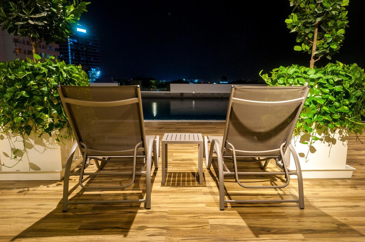 Lazy Traveler'S Suite By D Imperio Homestay George Town Buitenkant foto