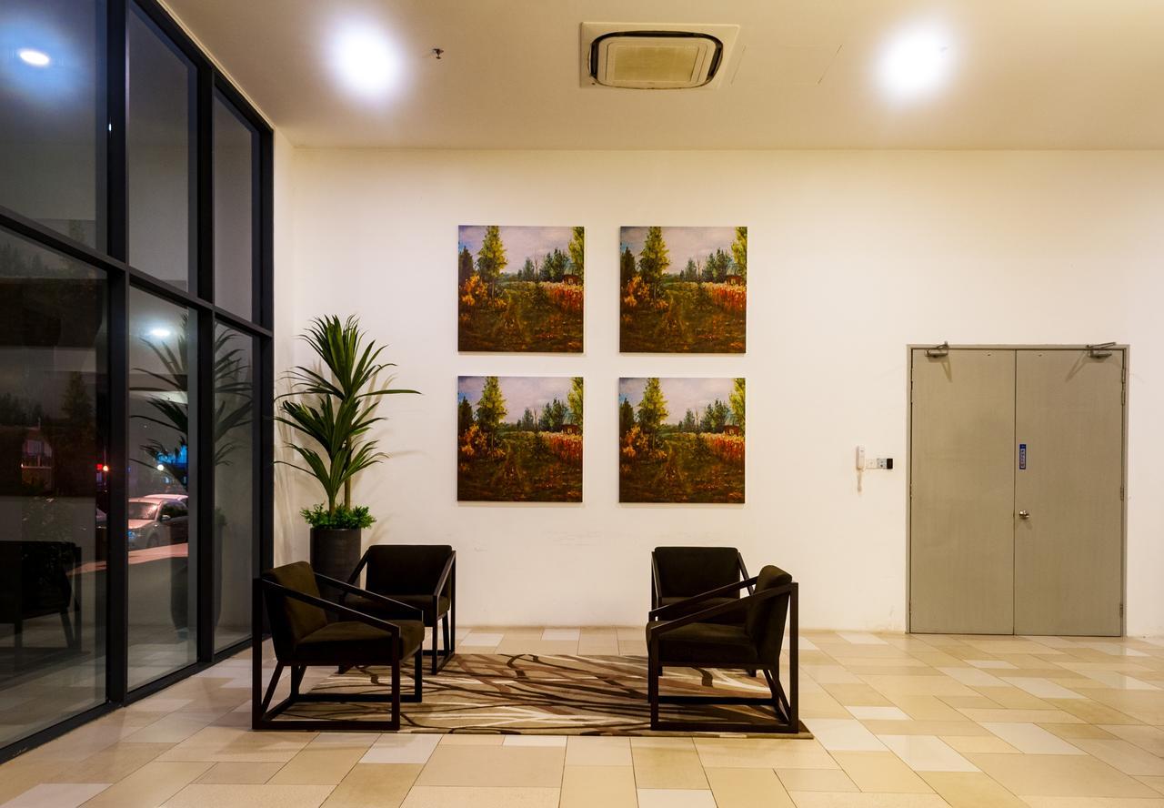 Lazy Traveler'S Suite By D Imperio Homestay George Town Buitenkant foto