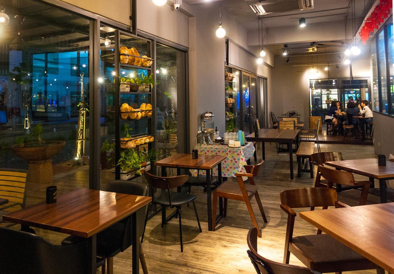 Lazy Traveler'S Suite By D Imperio Homestay George Town Buitenkant foto