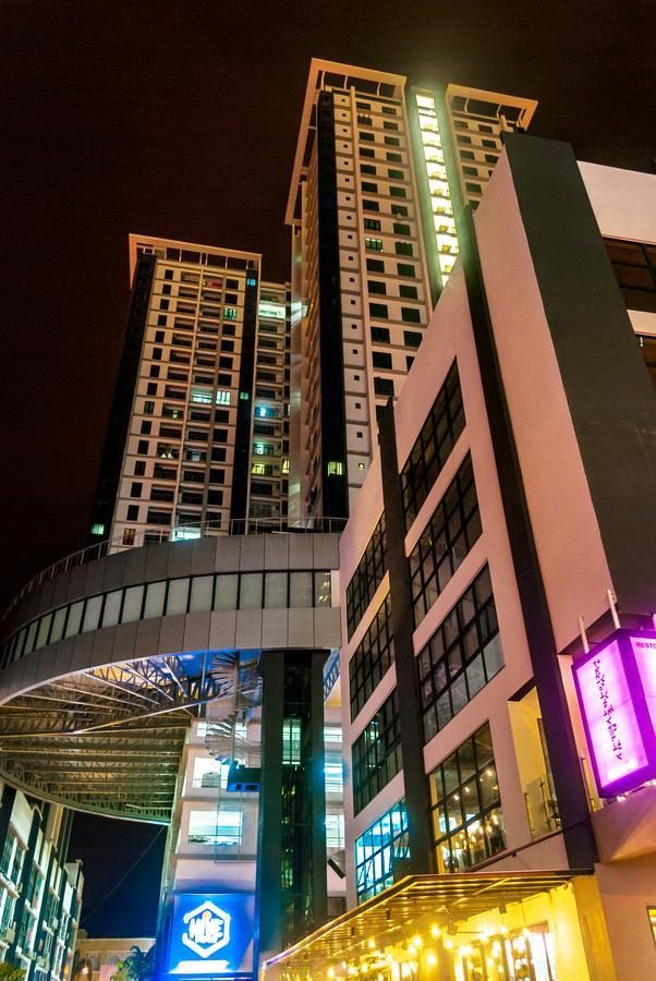 Lazy Traveler'S Suite By D Imperio Homestay George Town Buitenkant foto